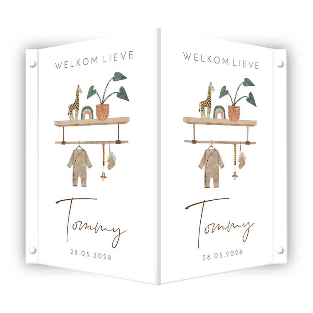 Geboortebord jongen kledingrekje met babykleertjes Tommy