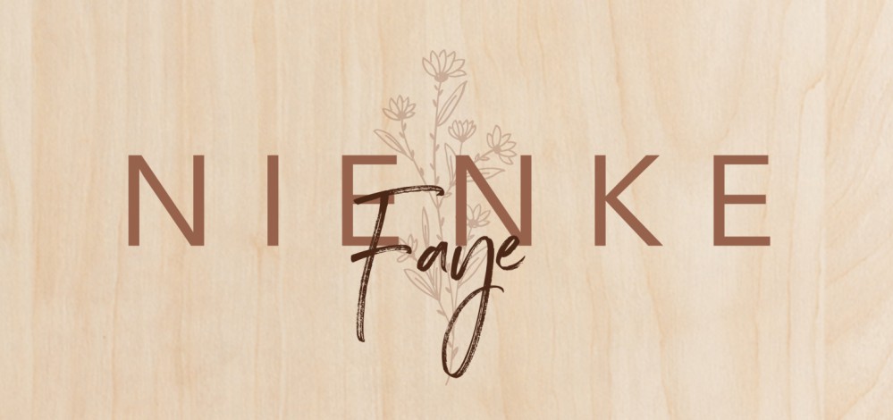 Geboortekaartje dochter roze floral Nienke Faye - op echt hout