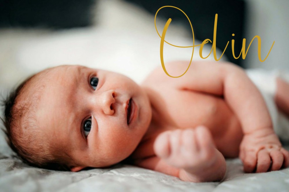 Geboortekaartje met foto en goudfolie naam Odin voor