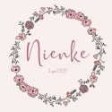 Geboortekaartje cirkel van bloemen roze Nienke voor