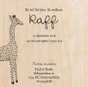 Geboortekaartje dieren giraffe Raff - op echt hout achter