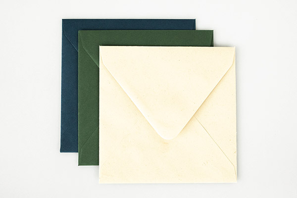Enveloppen, wit, roze, groen, blauw, kraft